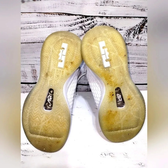 Nike LeBron Witness 3 Shoes in White Chrome size 8 Athletic Basketball Active - Picture 4 of 10